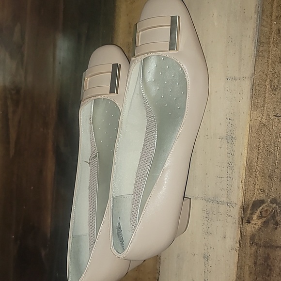 Easy Spirit Esobara Block Heeled Pumps - Picture 2 of 9